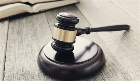 “Parásitos”: una madre gana caso judicial para desalojar a sus dos hijos de 40 años